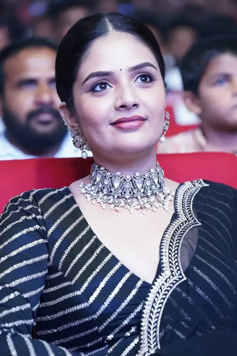 TV ACTRESS SREEMUKHI AT BHOLAA SHANKAR MOVIE PRE RELEASE EVENT 6